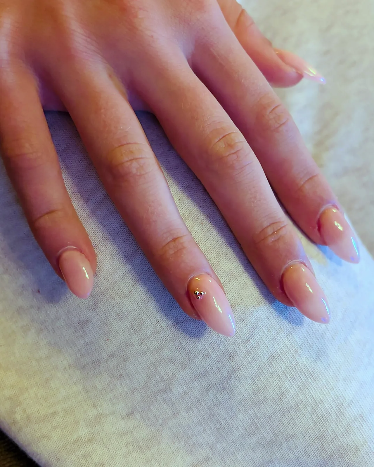 BIAB in amandelvorm, natuurlijk en sterk — nagels door GLOSSHOUSE, Hoorn